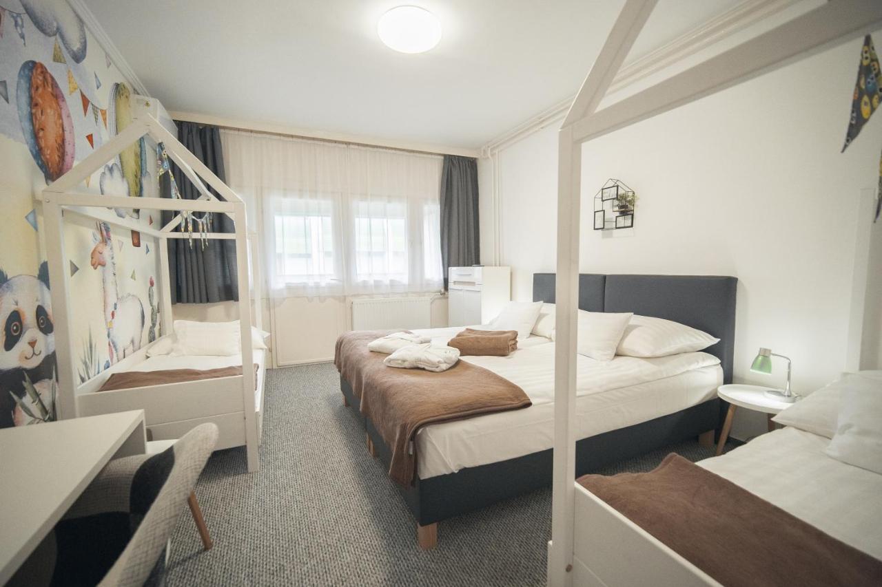 Hőforrás Hotel Gyula Exterior foto